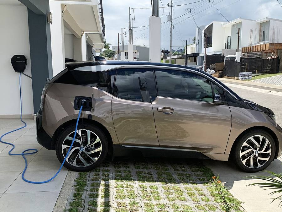 Cargador de vehículo eléctrico en vivienda